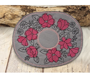 ADVENTSKALENDER 10. Dezember - Stickdatei - ITH Mug Rug Untersetzer Blumenteppich